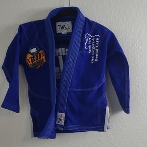 Blue Jiu Jitsu Gi for Kids Size Med Ptp 16 Sleeve 15  Lenght 21